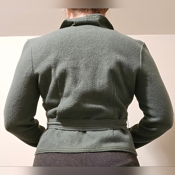 Tristan & Isuet. 100% Lanewool blazer. Forest green. Size Large - Picture 2 of 8